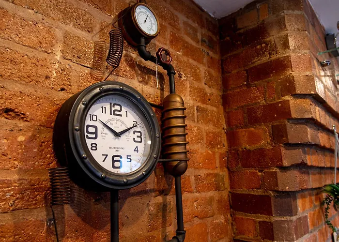Vip - 2 Bedroom Grade 2 Luxury Industrial House With Log Burning Fire & Electric Blinds In The Heart Of The Jq