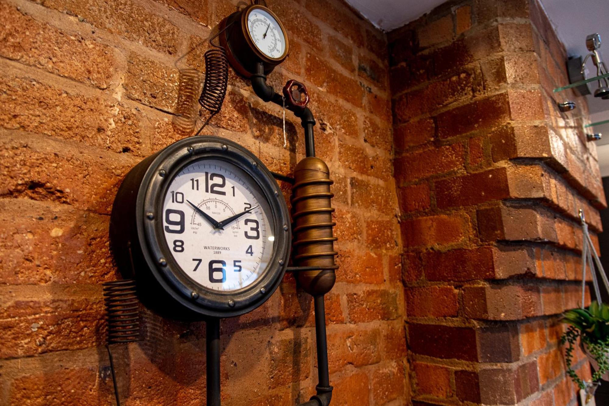 Vip - 2 Bedroom Grade 2 Luxury Industrial House With Log Burning Fire & Electric Blinds In The Heart Of The Jq Hébergement de vacances Birmingham